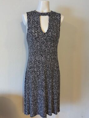 NWOT! Jennifer Lopez Black and White Keyhole Sleeveless Midi Dress